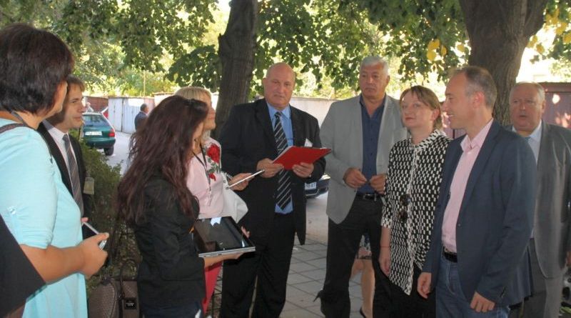 Областният управител Здравко Димитров и министърът на образованието Красимир Вълчев посетиха учебни заведения в Столипиново