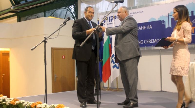 Зам.-областният управител Петър Петров връчи златните медали в категория Машиностроене на Пловдивския панаир