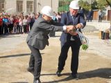 Кметът на гр. Карлово д-р Емил Кабаиванов и зам. областният управител Петър Петров дадоха старт на мащабен проект за училищата и детските градини в града