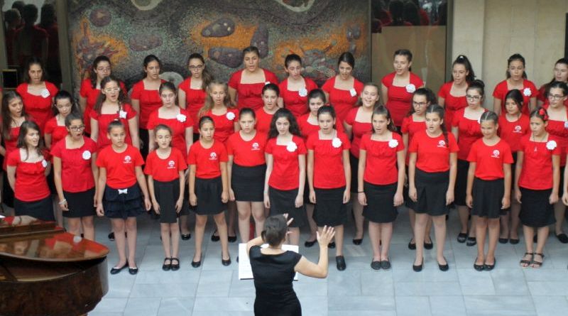 В Камерна зала на Областна администрация – Пловдив се състоя заключителния концерт на хор Детска китка