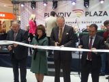Заместник областният управител Петър Петров преряза лентата за официалното откриване на мол Plovdiv Plaza