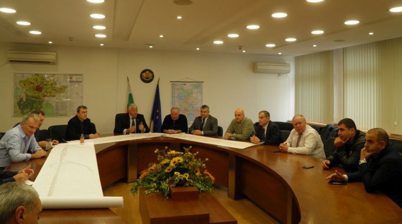 Областният управител се срещна с представители на сдружение Бизнесът за Пловдив във връзка с пътните проекти