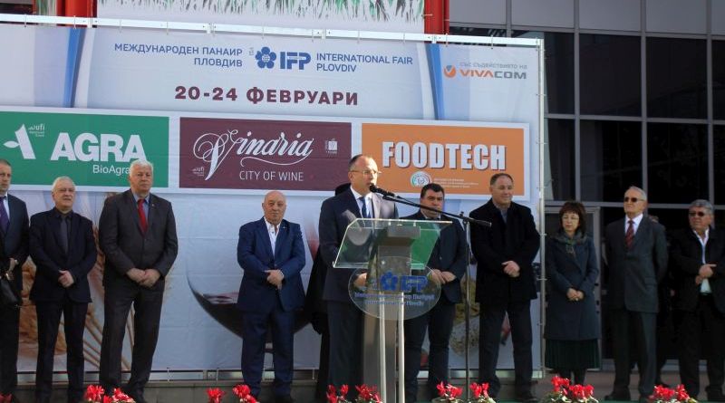 Областният управител и министърът на земеделието, храните и горите прерязаха лентата за старт на изложенията Агра, Винария и Фудтех