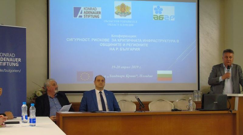 Главният секретар Борислав Димов приветства участниците в конференция по въпросите на сигурността