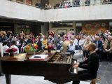 Областният управител Здравко Димитров аплодира Великденския концерт на съставите от Хорова школа Стефка Благоева