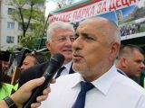 Здравко Димитров придружи премиера на срещата с протестиращи в кв. Кършияка