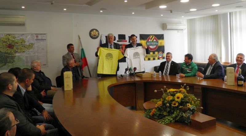 Областният управител се срещна с представители на Локомотив и Ботев