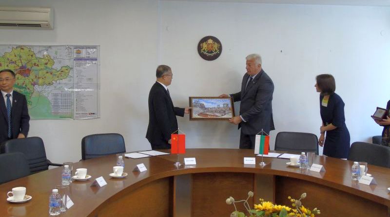 Областният управител посрещна високопоставена делегация от Китай във връзка с 30-годишнината от побратимяването на област Пловдив и град Тиендзин
