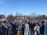 С  освещаване на бойните знамена, водосвет и ритуал по хвърляне на кръста Пловдив отбеляза Богоявление