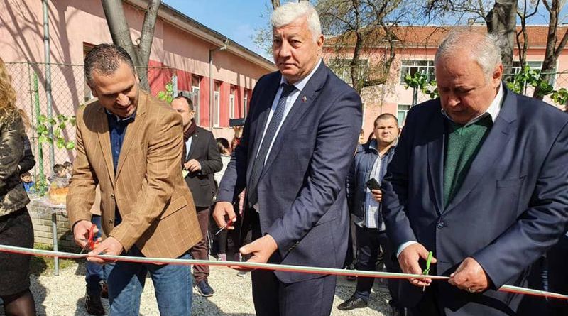 Временно изпълняващият длъжността областен управител Петър Петров присъства на откриването на първата „зелена класна стая“ в Пловдив