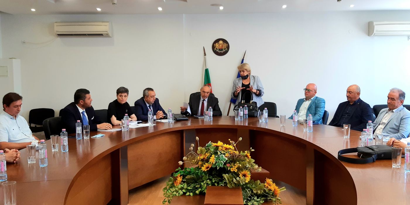 Областният управител се срещна с кметове и представители на всички общини от област Пловдив