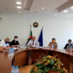 Щабът реши: Увеличават поетапно леглата за ковид болни, забраняват съборите, спортни мероприятия – с до 30 на сто публика