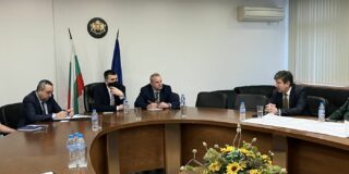 Областният управител ще търси решение за транспорта на пътници от и до Летище Пловдив