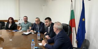Областният управител ще търси решение за транспорта на пътници от и до Летище Пловдив
