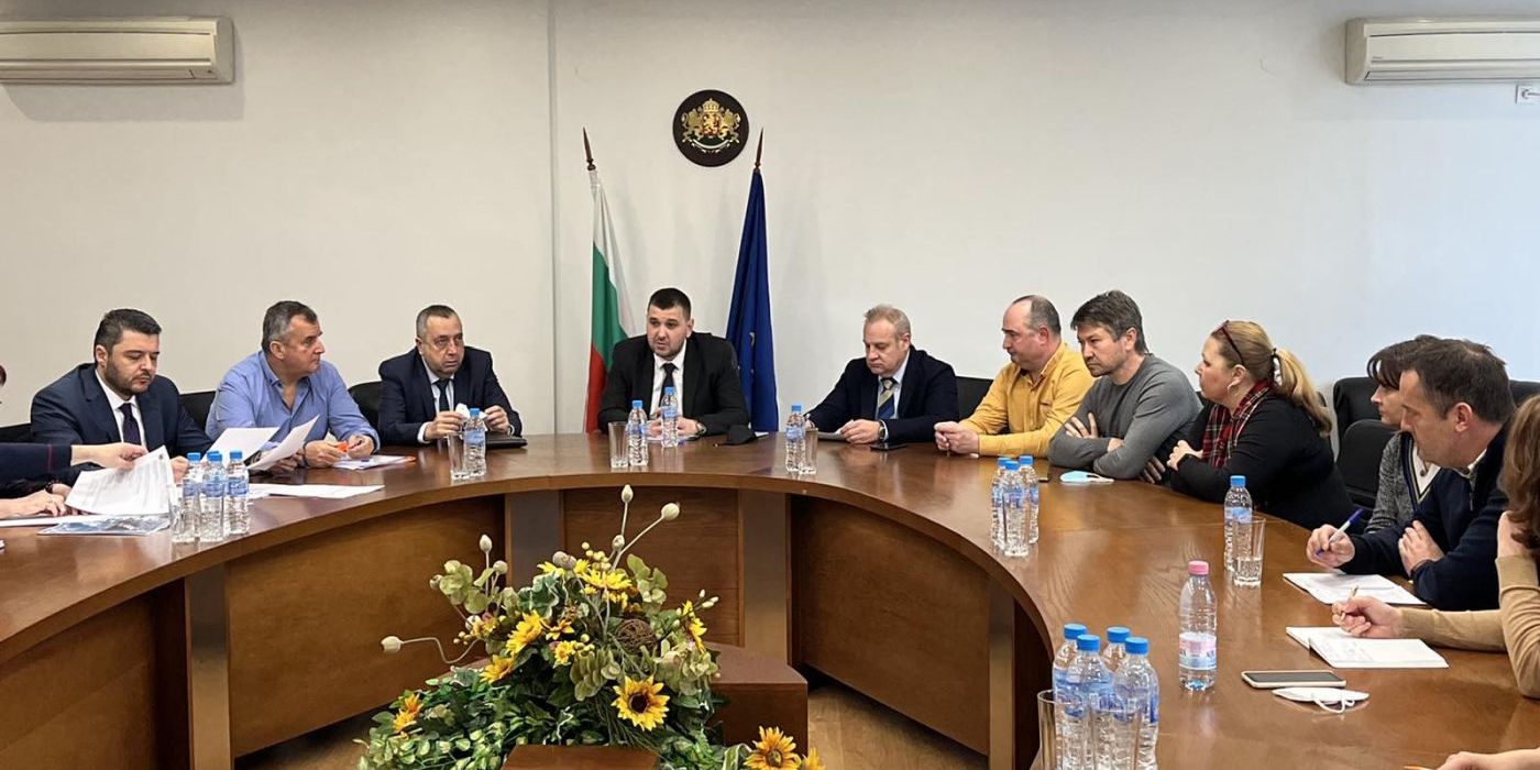 Проведе се работна среща във връзка с изтеклите концесионни договори на кариерите в Белащица