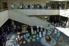 Ученици наредиха 55 картини за Деня на будителите в Областна управа
