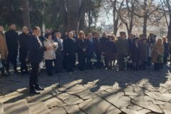 Стотици граждани почетоха Христо Ботев в Калофер и Пловдив