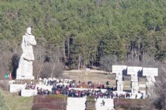 Стотици граждани почетоха Христо Ботев в Калофер и Пловдив