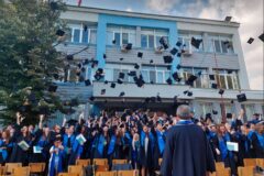 Заместник областният управител Даниела Николова връчи дипломите на пълните отличници от ЕГ „Пловдив“