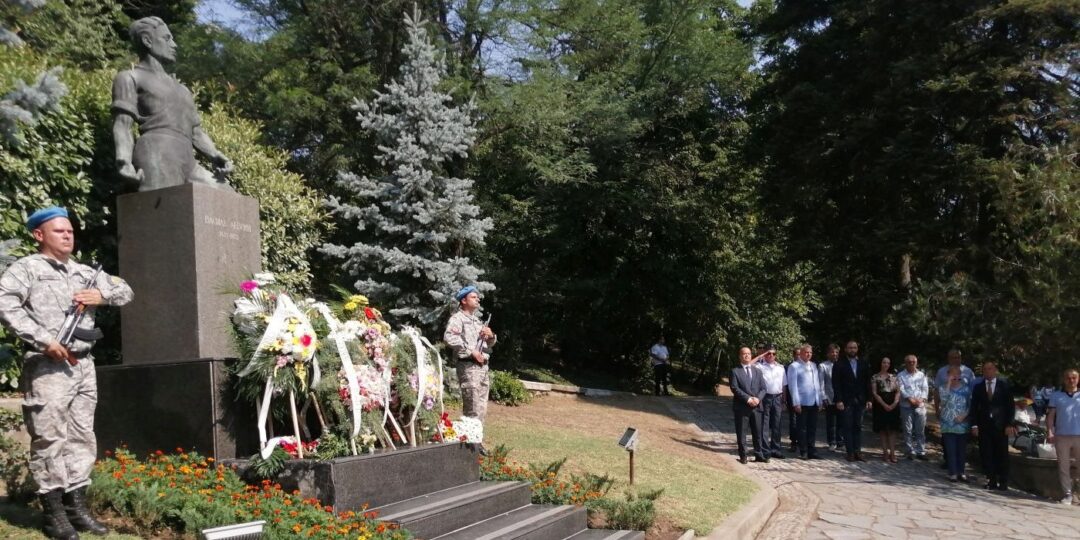 Областният управител почете тържествата за годишнината от рождението на Васил Левски в Пловдив и Карлово