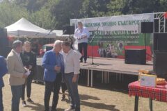 Министър Вътев и заместник областният управител Димитър Добрев бяха почетни гости  събора “Да запазим заедно българското”