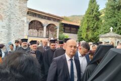 Областният управител участва в тържественото богослужение в прослава мощите на Св. Евтимий Търновски в Бачковския манастир