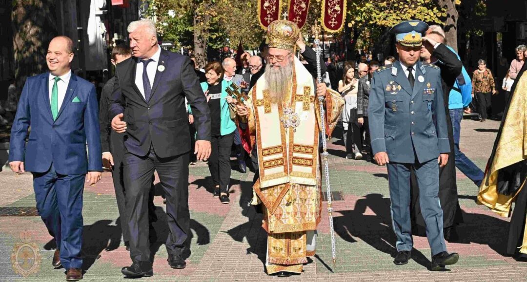 Областният управител участва в празничното шествие за Деня на народните будители в Пловдив