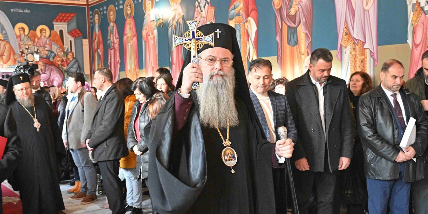 Заместник областният управител Димитър Добрев се помоли за здравето на българския патриарх Неофит