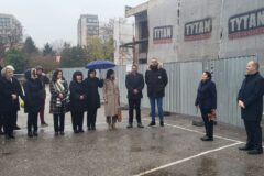 Областният управител даде старт на ремонта на физкултурния салон ПГЕЕ в Пловдив