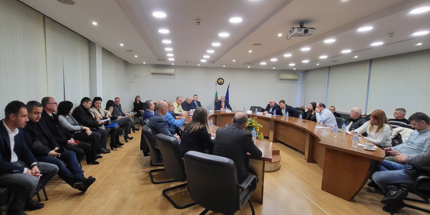 Областният управител на област Пловдив инициира среща за законови промени на междуселищния транспорт