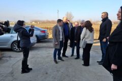 Земеделският министър, областният управител на Пазарджик и заместник областният управител на Пловдив се срещнаха със зеленчукопроизводители в с. Мало Конаре