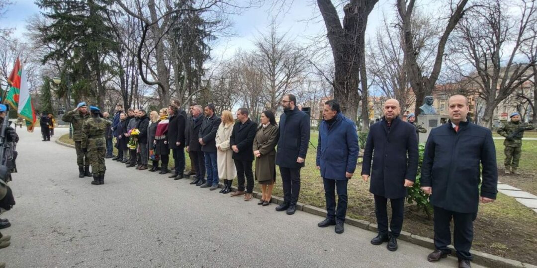 Областният управител на Пловдив отдаде почит по повод 146 години от Освобождението на Пловдив от османско владичество
