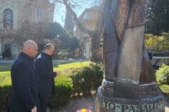 Областният управител на Пловдив почете паметта на жертвите на комунистическия режим