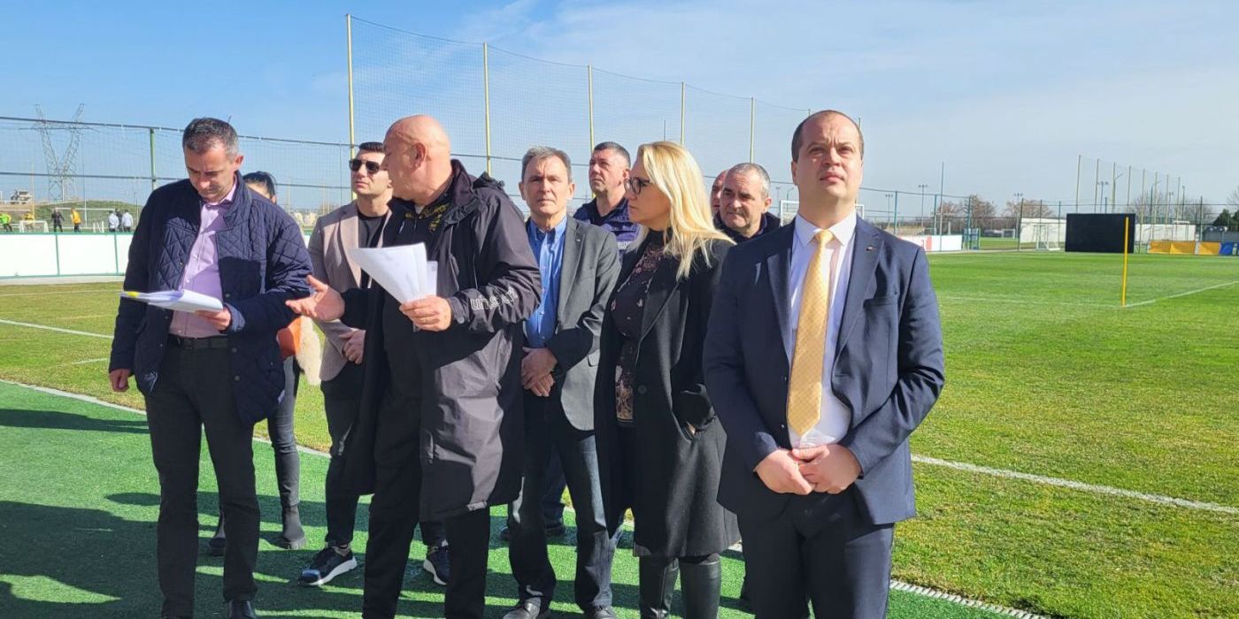 Областният управител на Пловдив лично инспектира пригодността на стадиона на ПФК „Ботев” в кв. Коматево