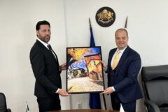 Областният управител на Пловдив връчи на консула на Молдова почетен плакет
