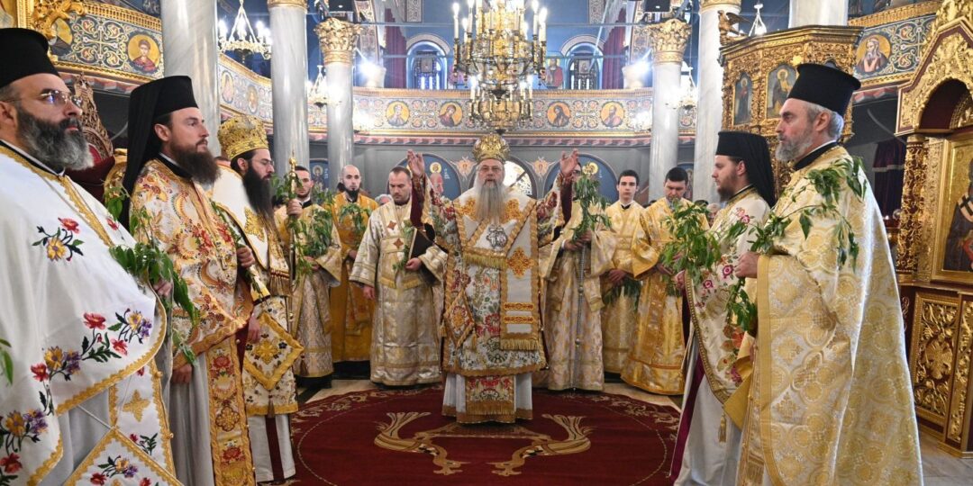 Областният управител на Пловдив отправи своите молитви за здраве и мир на църковната служба по случай Цветница.