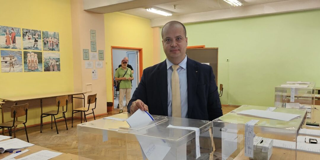 Областният управител гласува за по-добро бъдеще на България