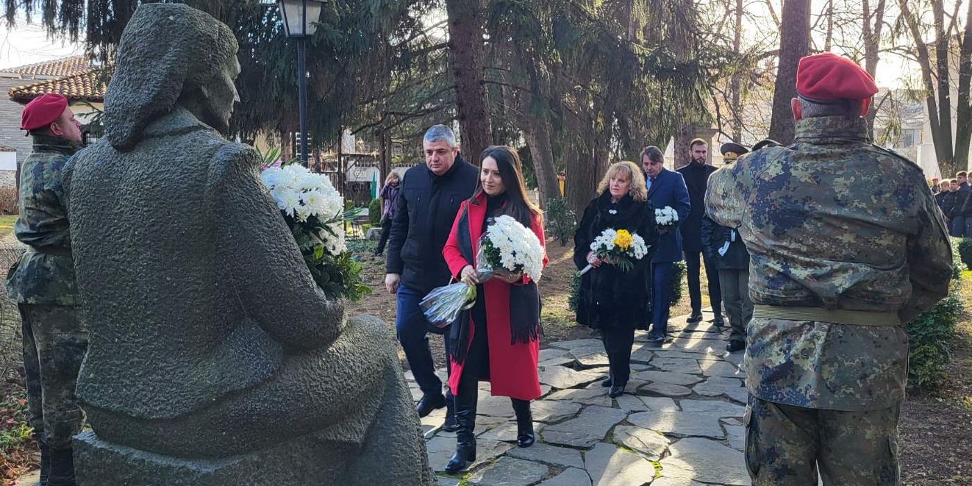 С тържествен митинг-поклонение в Калофер бе отбелязано рождението на поета-революционер Христо Ботев