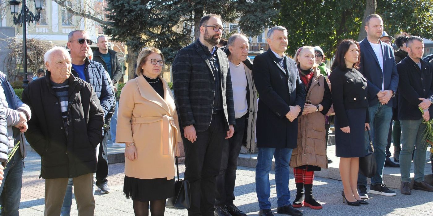 Десетки пловдивчани отдадоха почит към жертвите на комунистическия режим