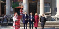 Двама министри, областен управител и кметове зарязаха лозите в Брестовица