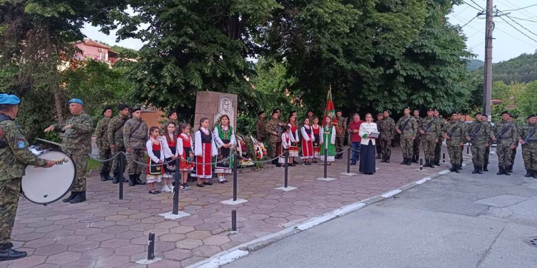 Перущица почете героите от Априлската епопея