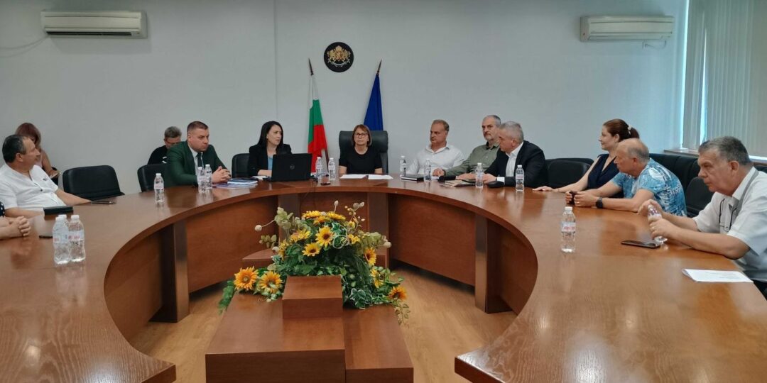 Областният съвет за тристранно сътрудничество предлага пакет от мерки за подобряване на грижата за възрастни хора