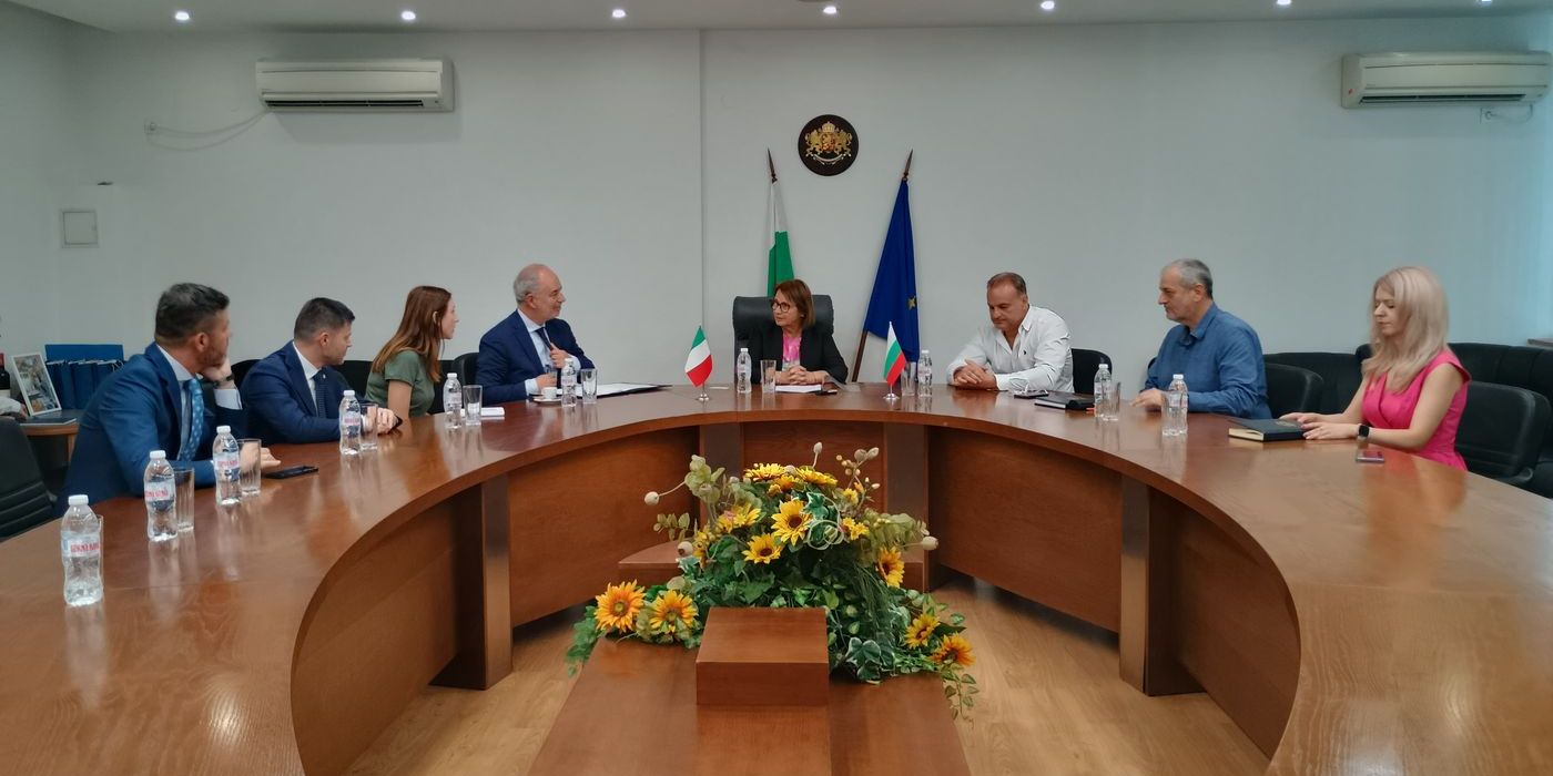 Италиански инвеститори искат на концесия летище Пловдив