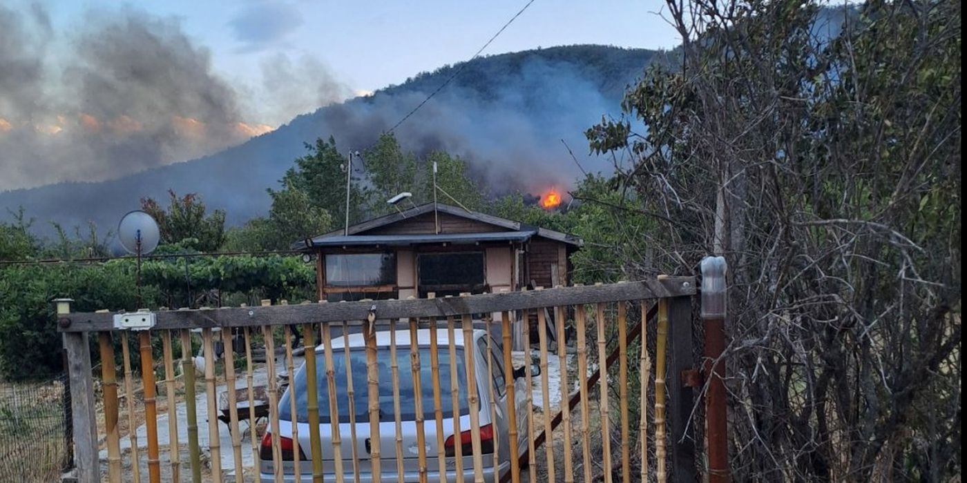 Областният управител на Пловдив задейства системата BG-ALERT заради пожар в района на село Песнопой
