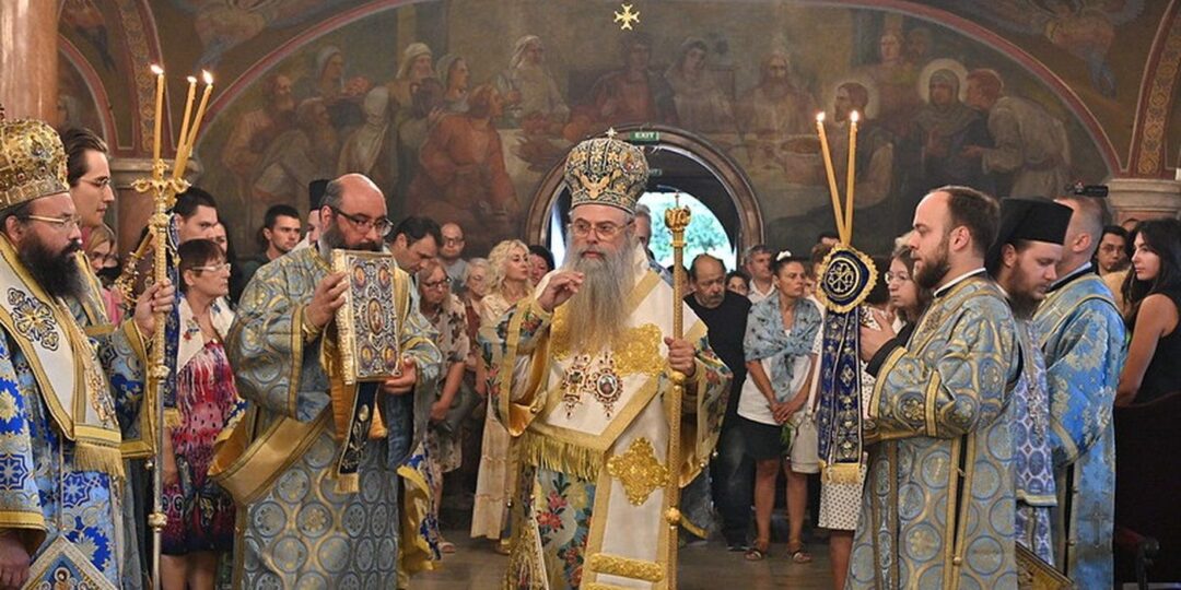 Стотици миряни изпълниха катедралния храм "Успение Богородично" за празника на Божията майка в Пловдив