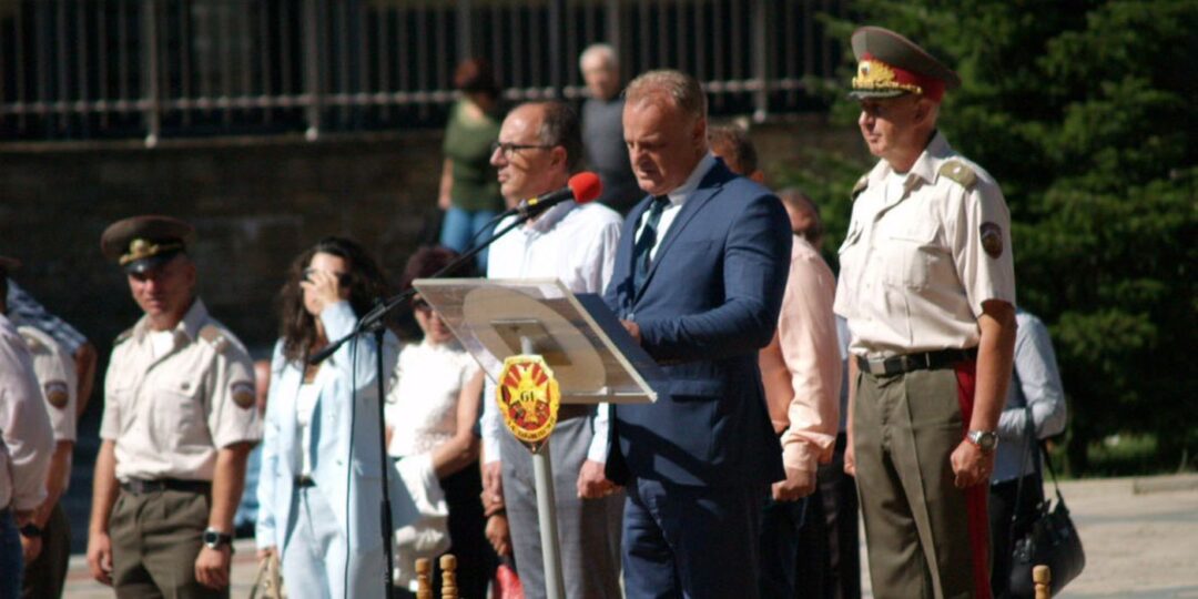 Заместник областният управител д-р инж. Атанас Ташков поздрави на клетвата новоназначените бойци в 61-ва Стрямска механизирана бригада