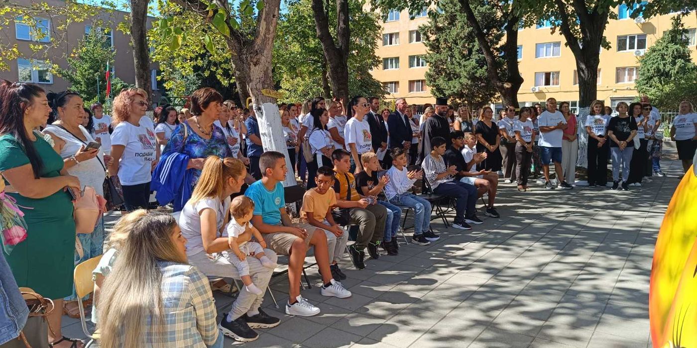 Подготвят обучителна кампания в хипермаркетите как да се отнасят с деца със специални потребности