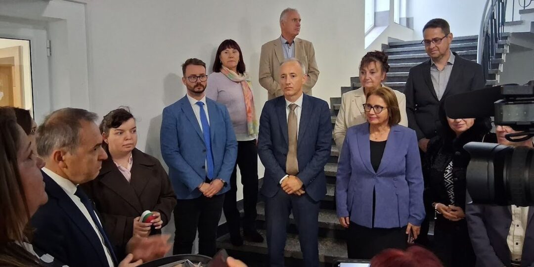 Министър Вълчев откри обновено студентско общежитие в Пловдив