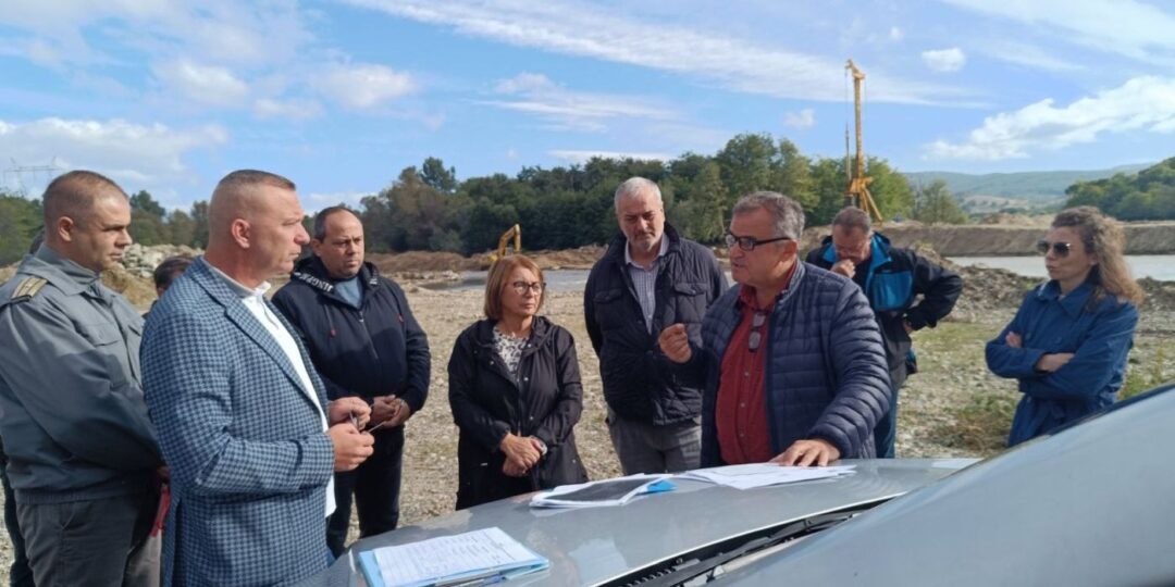 Областният управител на Пловдив инспектира поречието на Стряма заради риска от наводнения след сигнал на кмета на Калояново