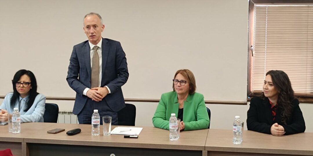 Министърът на образованието и областният управител на Пловдив дискутираха с образователните медиатори механизмите за обхващане и задържане на децата в клас